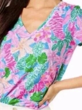 Lilly Pulitzer Etta V-neck Tigers Lair Tee Size L Colorful Cotton Comfy Fun